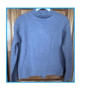UNIGLO MOCK NECK SWEATER TOP SZ XS NEVER WORN BEAUTIFUL LIGHT HEATHER BLUE